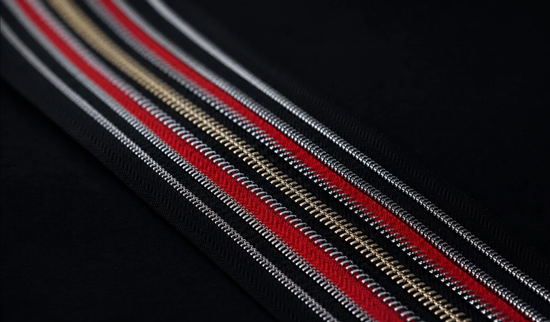 Cerniere MH Zipper in metallo su nastri rossi e neri